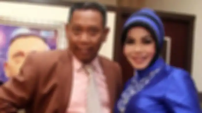 Istri Tukul Arwana meninggal dunia karena asma. Lima tahun kemudian, Tukul Arwan mengalami pendarahan otak hingga ingin pergi dari rumah.