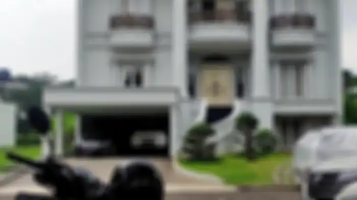 Rumah gedongan calon mertua Indra Kenz berdiri megah di kawasan elit di Alam Sutera.