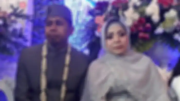 Muzdalifah menikah dengan Khairil Anwar