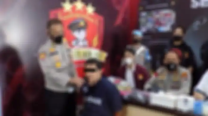 Widiyanto, pelaku pemerkosaan anak kandung sendiri hingga tewas memberikan keterangan di Polrestabes Semarang