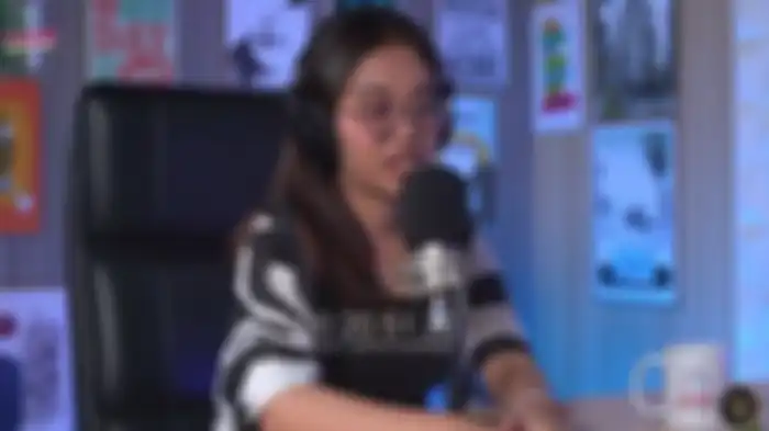 Mayang saat diundang jadi bintang tamu podcast Langit Entertainment.