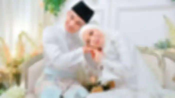 Perjalanan cinta Fatin dan suaminya. 