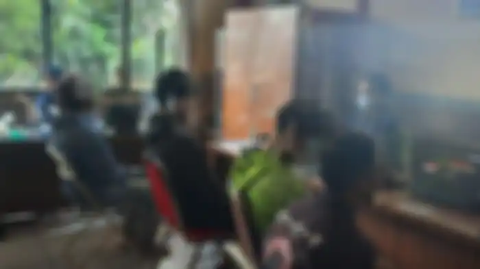 Empat tersangka pemerkosaan seorang gadis 17 tahun.