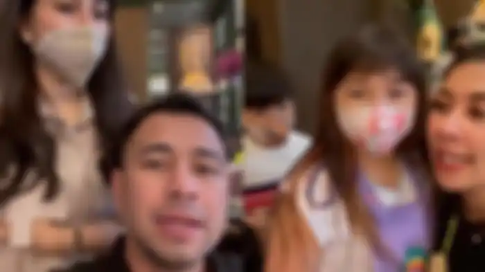 Raffi Ahmad janjikan THR untuk para keponakannya.