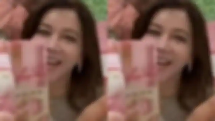 Nurbaeny Jannah bagi-bagi THR uang segepok