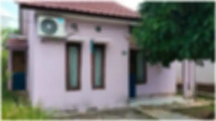 Rumah W selingkuhan suami Polwan Suci di Kayuagung kosong, pintu digembok.