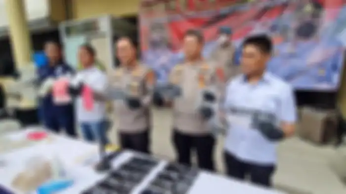Kapolres Jakarta Barat, Kombes Pasma Royce saat rilis pengungkapan kasus pencurian motor di Polres Jakarta Barat pada Kamis (19/5/2022).