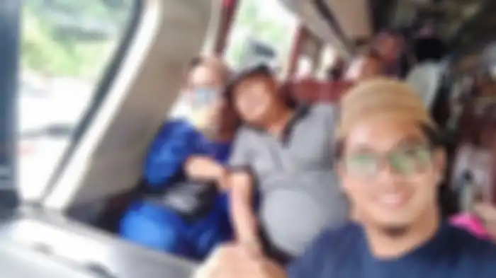 Kakek Sondani gelendotan mesra ke istri mudanya, Fia