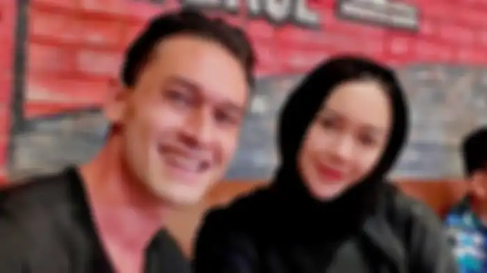 Aura Kasih ramai dijodohkan dengan Indra Bruggman