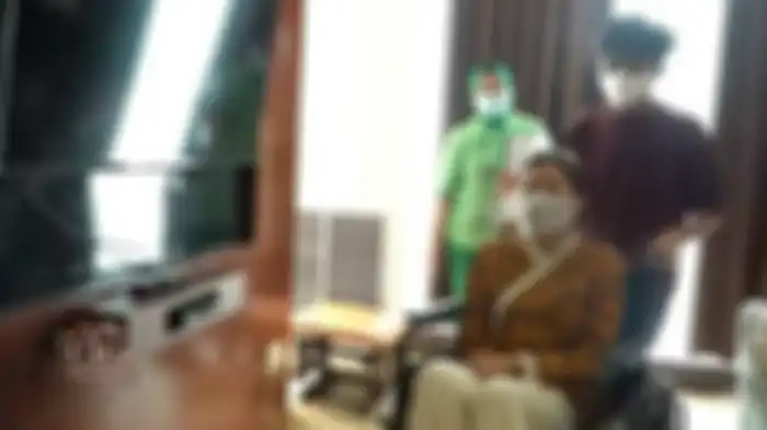 Betrand Peto sigap merawat Sarwendah yang sedang sakit