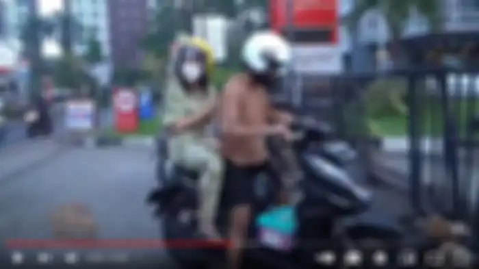 Betrand Peto saat membonceng Sarwendah. 