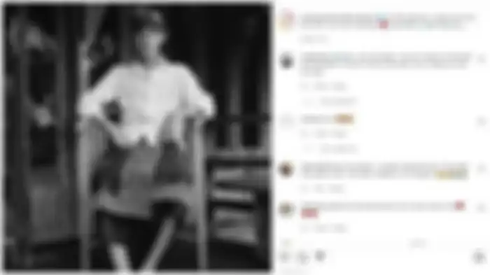 foto Frederik Kiran mengenakan baju adat Bali
