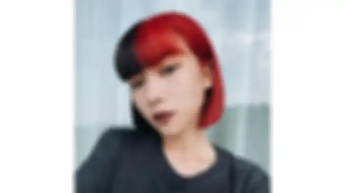 Warna rambut Isyana Sarasvati cukup unik. 