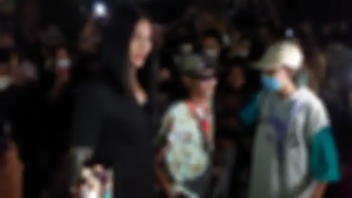 Paula Verhoeven bergaya dengan Bonge di Citayam Fashion Week