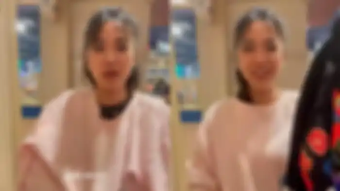 Widy Vierratale ganti baju di tempat umum. 