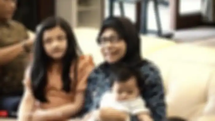 Anisa Choliq ibunda Anang Hermansyah saat bertemu dengan Ameena Hanna Nur Atta