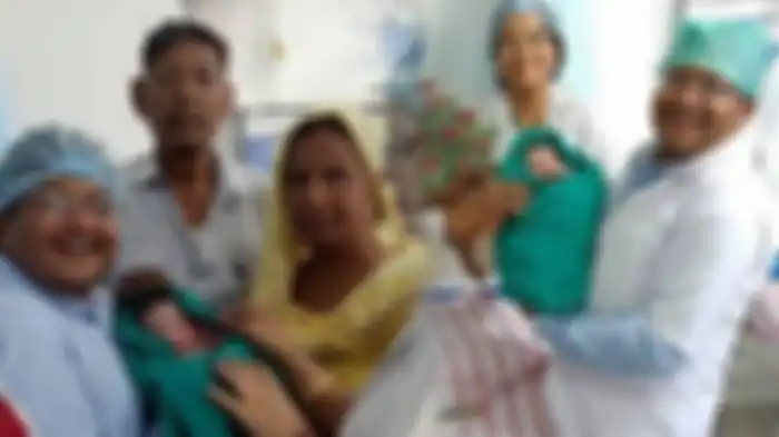 Pasutri berusia 70-an tiba-tiba dikaruniai anak pertama setelah menikah 54 tahun 