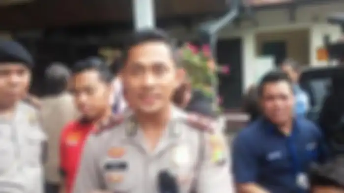 Ini sosok istri AKBP Ari Cahya Nugaraha yang karirnya hancur karena kasus Ferdy Sambo. Foto istri Ari bikin jenderal ini ikut komentar. 