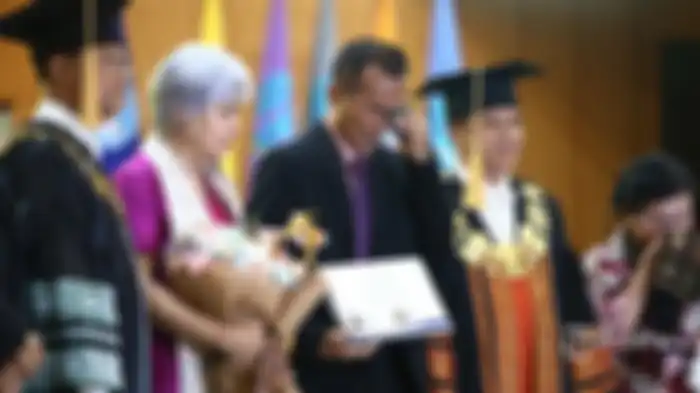 Aktivis Irma Hutabarat turut mendampingi keluarga Brigadir J datang ke wisuda di Universitas Terbuka, Pamulang, Tangerang Selatan