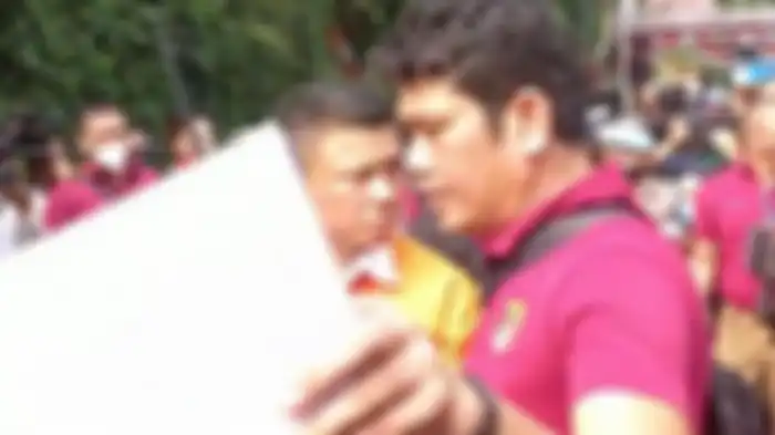 Lirikan tajam Ferdy Sambo ke arah wartawan yang berteriak padanya dan bertanya tentang hal ini