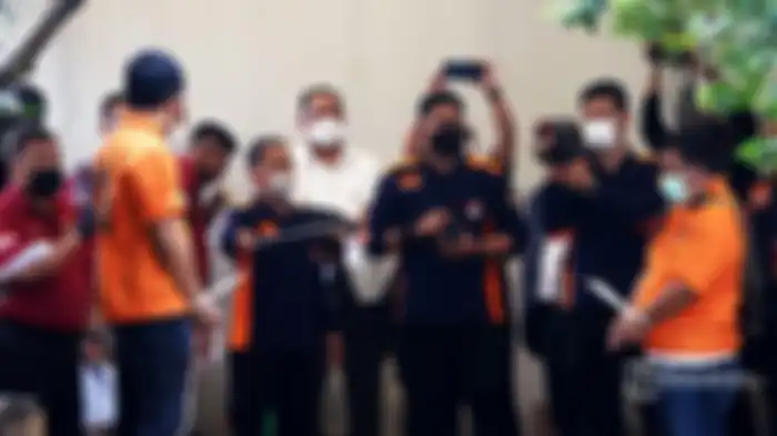Tersangka pembunuhan Brigadir J, Bripka RR (kiri) dan ART Ferdy Sambo, Kuat Maruf (kanan) menjalani rekonstruksi di rumah dinas Ferdy Sambo