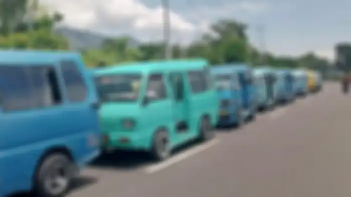Aksi mogok dilakukan ratusan sopir angkot yang tergabung dalam Organda Kota Tidore, lantaran kelangkaan BBM jenis Pertalite di SPBU. Karena itu, mereka meminta pemerintah daerah secepatnya mencari jalan keluar, Rabu (14/9/2022).