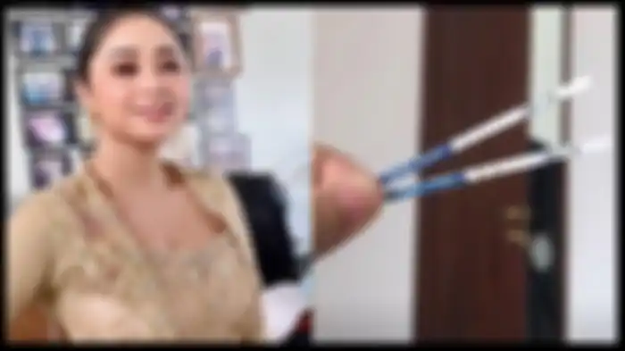 Dewi Perssik mendadak unggah testpack, janda Angga Wijaya hamil?