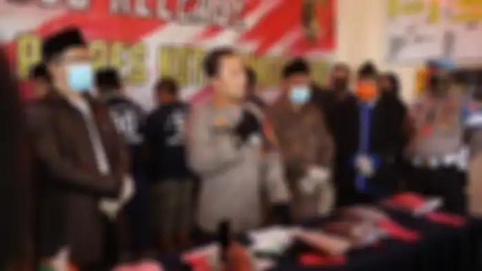 Inilah profil Kombes Ade Ary Syam Kapolres Jaksel yang sengaja sebarkan nomor HP pribadi ke publik. Foto sosoknya sampai dikulik.