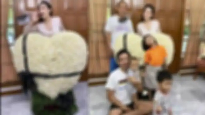 Foto buket bunga dari toko Denise Chariesta yang dihapus Ayu Dewi.