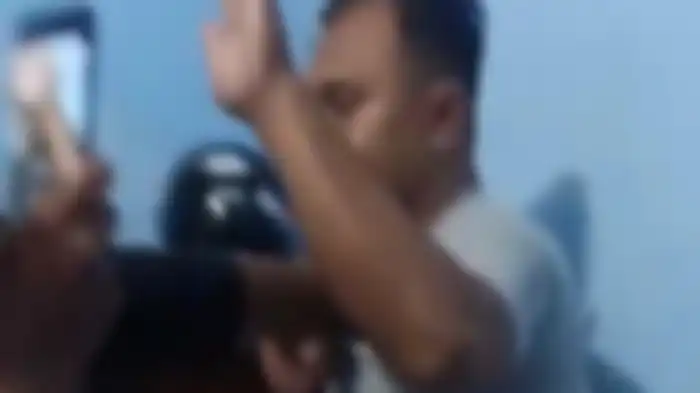 ASN gerebek istri selingkuh dengan mantan pacar di kos-kosan.