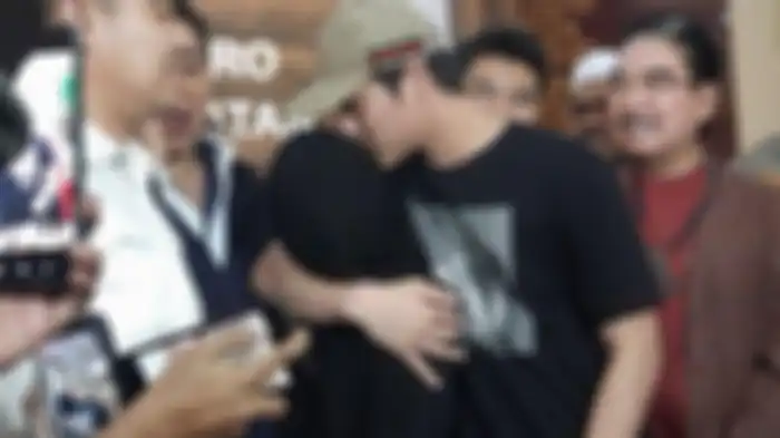 Rizky Billar peluk cium istri setelah kasus KDRT berakhir damai, berterima kasih ke Lesti Kejora. 