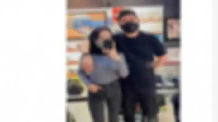 Penampilan Susi Latifah dirangkul Steno Ricardo tuai hujatan