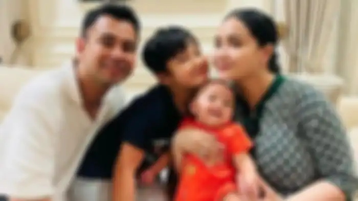 Potret keluarga Raffi Ahmad dan Nagita Slavina bersama Rafathar dan Rayyanza.