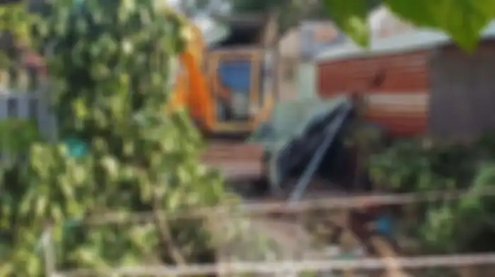 Pemuda robohkan rumah 2 tetangga.