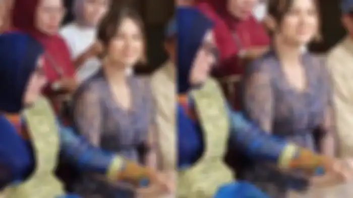 Indah Permatasari duduk berdampingan dengan sang ibunda, Nursyah
