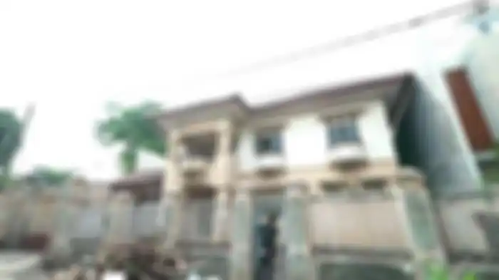 Setelah dibersihkan, rumah mewah yang terbengkalai milik Ibu Eny Sukaesi dan Tiko kini semakin layak huni lagi.