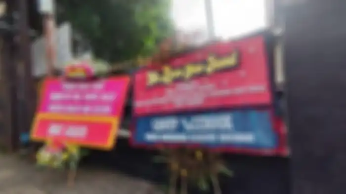 Karangan bunga untuk mendukung Bharada E di sidang putusan Ferdy Sambo dan Putri Candrawathi