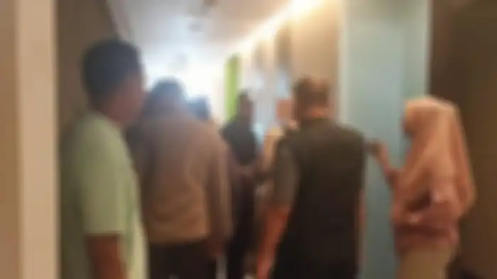 S (37) oknum ASN Bengkulu Tengah digerebek oleh suaminya sendiri PP (39) saat sedang berdua-duaan dengan seorang lelaki di sebuah kamar hotel berbintang di Kota Bengkulu, Kamis (2/3/2023) sekira pukul 15.40 WIB.