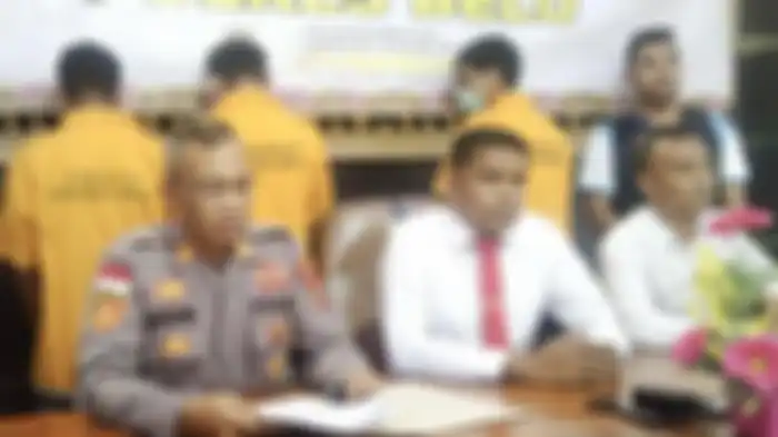 KASAT - Kasat Reskrim Polres Belu IPTU Djafar yang didampingi Kasi Humas, AKP I Ketut Karnawa, SH dan Kanit PPA Sat Reskrim, IPDA Gatot Waskito saat memberikan keterangan Pers kepada wartawan,  Senin, 13 Maret 2023. 