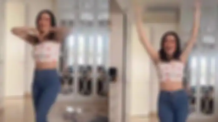 Iis Dahlia Santai Joget Pakai Baju Seksi