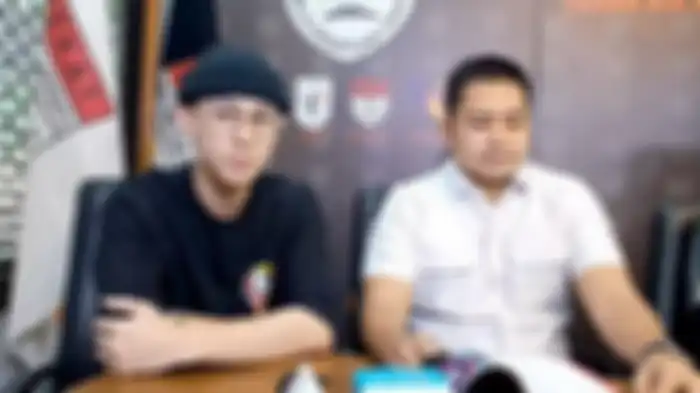 Dylan juga menyebut pihaknya punya bukti-bukti jika perselingkuhan Tenri dan Virgoun hanya omong kosong belaka. 