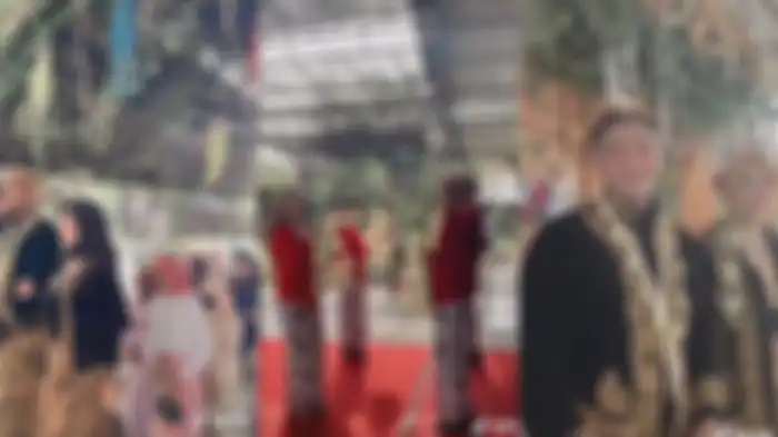Viral TikTok murid SMA gelar ujian praktik nikah layaknya acara resepsi sungguhan, begini cerita pengunggah. 