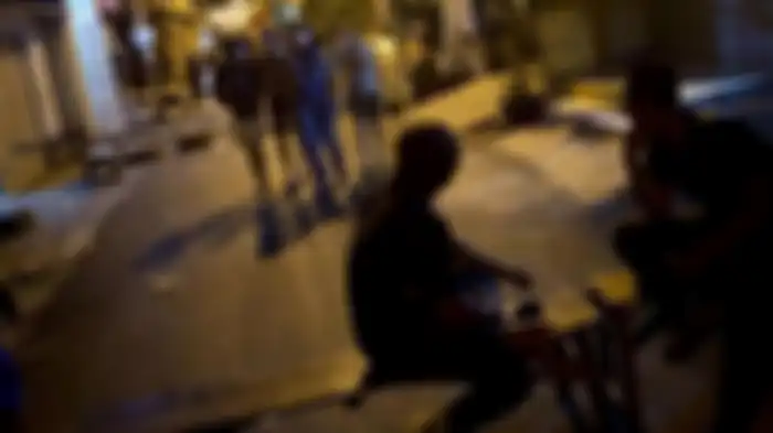 Para pekerja seks berjalan di kawasan Dolly, Surabaya, yang sepi, Rabu (18/6/2014) malam.  