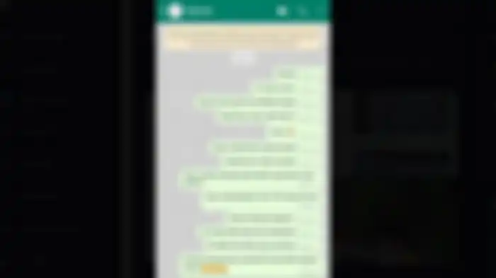 Kisah seorang bocah SD yang curhat ke almarhumah ibunya melalui pesan WhatsApp viral di media sosial.
