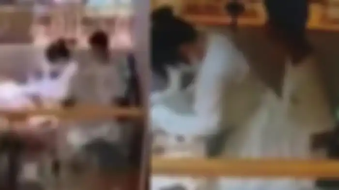 Pasangan kekasih kepergok berhubungan badan 