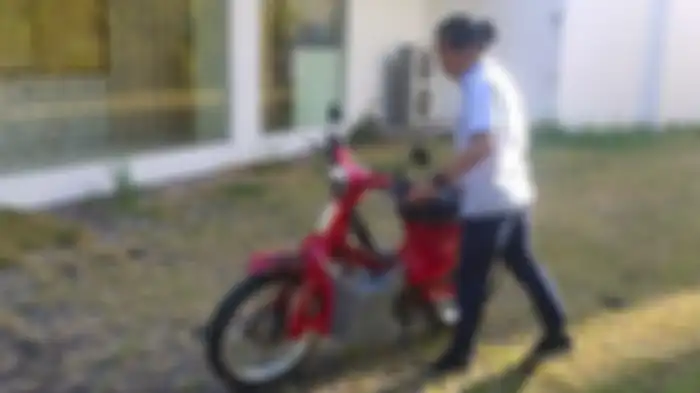 Honda C70 hasil konversi menjadi motor listrik habiskan modal Rp 15 juta, jarak tempuh 60 km.