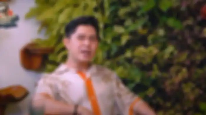 Cakra Khan saat menjadi bintang tamu dalam podcast Curhat Bang 