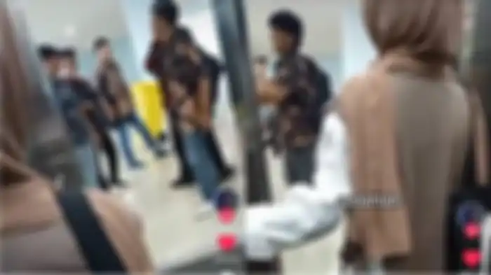 Mahasiswi jadi korban bullying sejumlah mahasiswa di kampus.