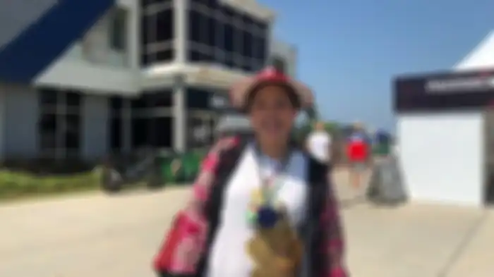 Mbak Rara si pawang hujan di belakang paddock Sirkuit Internasional Pertamina Mandalika jelang main race Grand Prix of Indonesia 2023, Minggu (15/10/2023).  