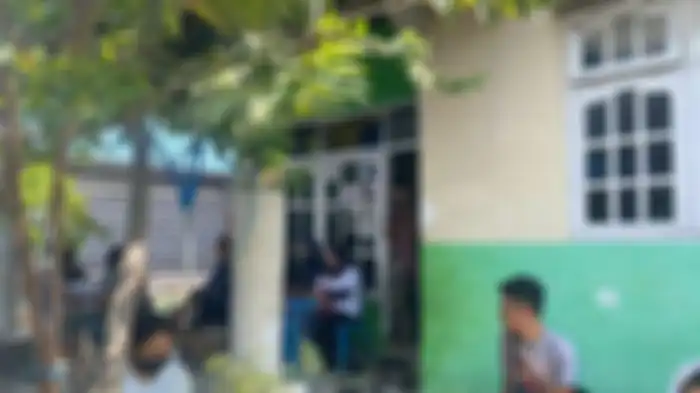 Warga memadati rumah duka bocah SD yang tewas terbunuh di Jl Asam, Kelurahan Lere, Kecamatan Palu Barat, Kota Palu, Sulawesi Tengah.